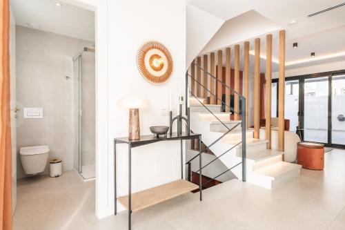 House with private rooftop pool, cinema, gym REMS