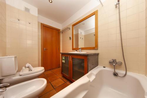 Koupelna v ubytování MarinaPark Hill Beach Apartment