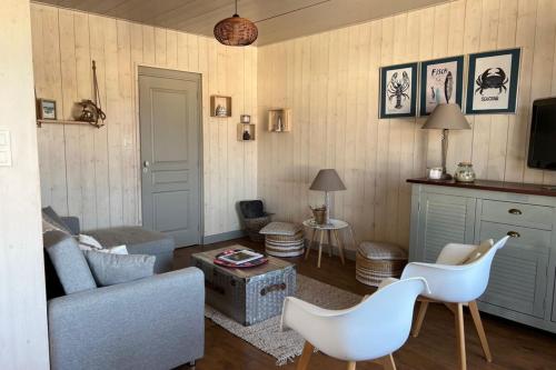 Et opholdsområde på Apartment with sea view parking garden and beach access