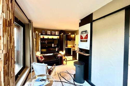 Bright apartment with balcony and pool