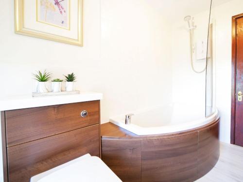 Koupelna v ubytování Foxglove Cottage