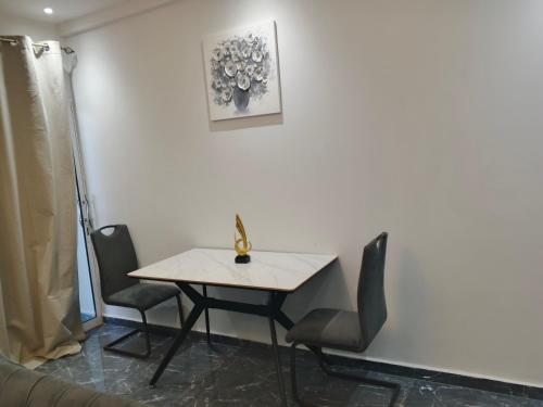 Φωτογραφία από το άλμπουμ του Lelys Lof't 2 σε Γιαουντέ