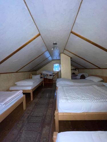 Postel nebo postele na pokoji v ubytování Дідова Хата