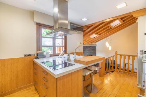 Nhà bếp/bếp nhỏ tại Espectacular casa con jardín próxima a Pamplona