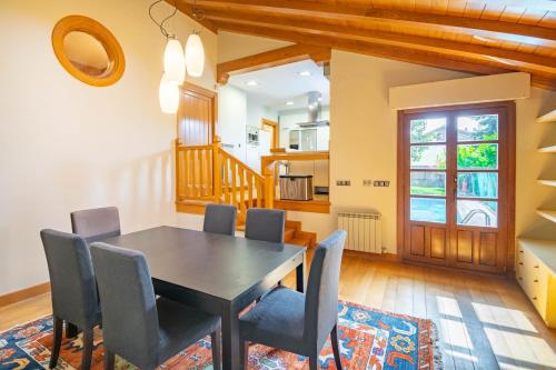 Ảnh trong thư viện ảnh của Espectacular casa con jardín próxima a Pamplona ở Zizur Mayor