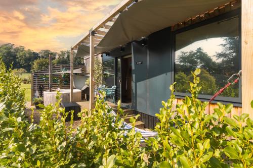 Φωτογραφία από το άλμπουμ του The Reef - Unique Hot Tub Cabin in Millport σε Millport