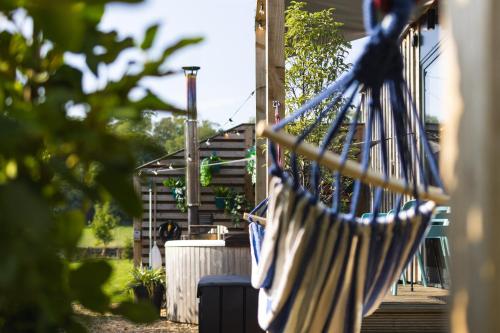 Φωτογραφία από το άλμπουμ του The Reef - Unique Hot Tub Cabin in Millport σε Millport