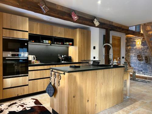 Η κουζίνα ή μικρή κουζίνα στο Chalet - Les Fermes de Céline - Barcelonnette