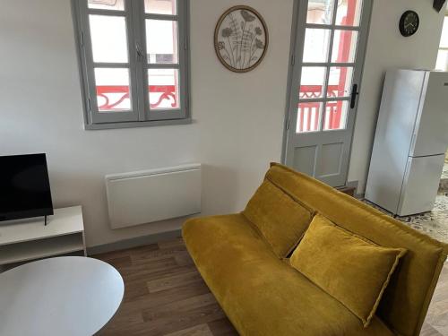 Χώρος καθιστικού στο Les dames de Salies