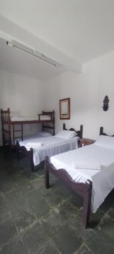 Ένα ή περισσότερα κρεβάτια σε δωμάτιο στο Quartos Sierra Tiradentes