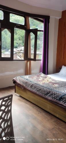 Ένα ή περισσότερα κρεβάτια σε δωμάτιο στο Kailash Guest House