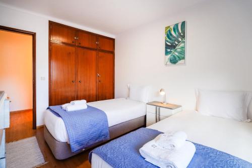 Ένα ή περισσότερα κρεβάτια σε δωμάτιο στο GuestReady - Machico Apartment with Balcony