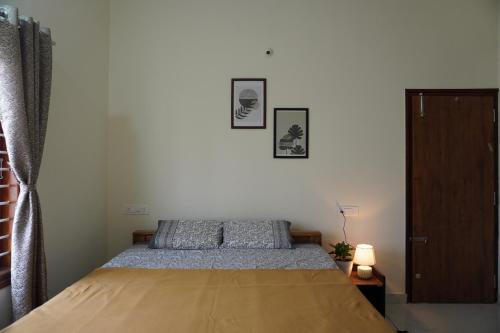 Postel nebo postele na pokoji v ubytování SIHI luxury Homestay