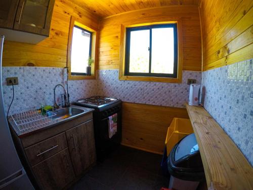 Η κουζίνα ή μικρή κουζίνα στο Cabañas Aguapiedras