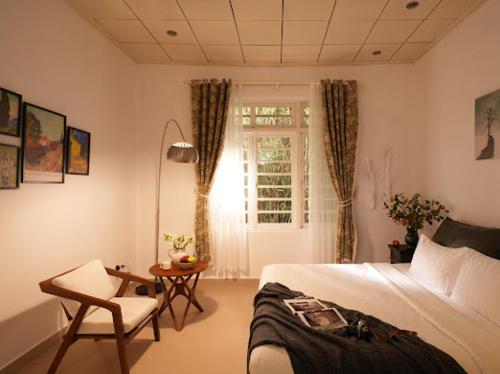 Ένα ή περισσότερα κρεβάτια σε δωμάτιο στο Nhà của Mèo Huỳnh Tấn Phát Đà lạt