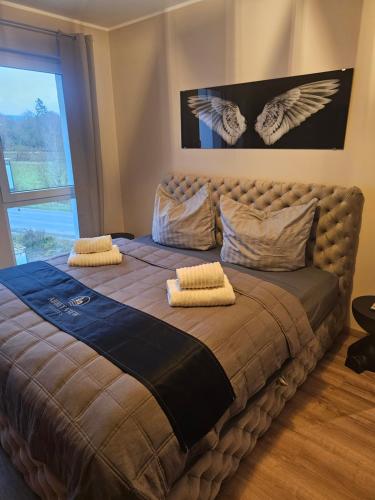 Postel nebo postele na pokoji v ubytování Abbey View Suites