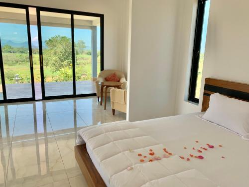 Ένα ή περισσότερα κρεβάτια σε δωμάτιο στο Wisuthida Villa