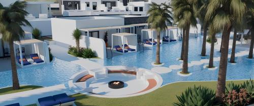 Piscina de la sau aproape de Cresanto Luxury Suites