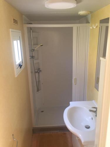 Vannituba majutusasutuses Chalet MH Ardèche Dolce Via