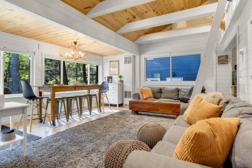 a living room with a couch and a table at Family Cottage, Sandy Beach & Paddleboards in Meredith