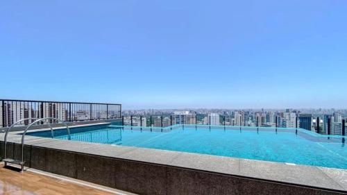 La pileta dentro o cerca de Estúdio Piscina Rooftop, WiFi 1GB, Metrô 600m