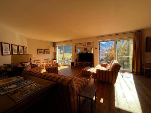 Χώρος καθιστικού στο Chesa Saura