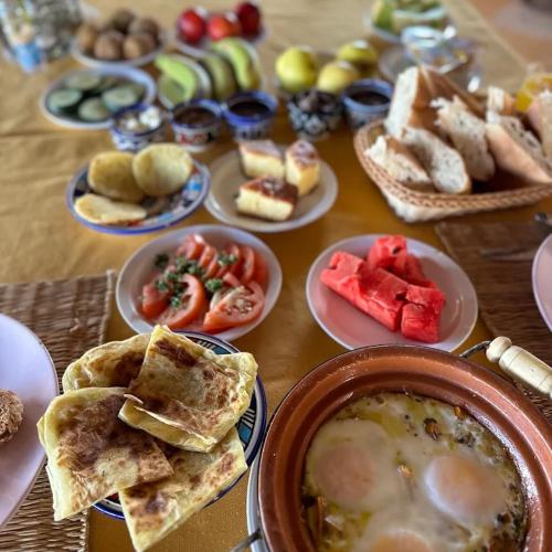 Mâncare la sau în apropiere de cort de lux