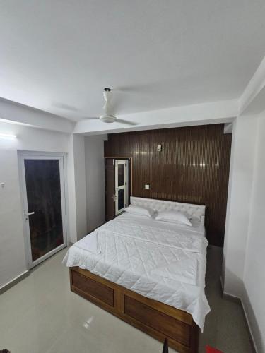 Postel nebo postele na pokoji v ubytování Yuvati Homestay