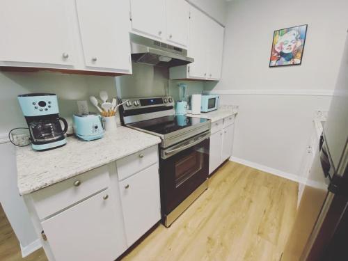 Köök või kööginurk majutusasutuses White Sand Getaway steps from Beach