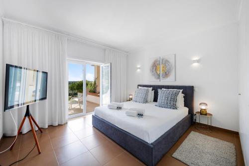 Una cama o camas en una habitación de Villa Marcia Home - Nature, Golf, Beaches-Lagos