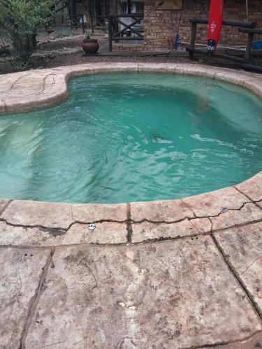 Bazén v ubytování Elephant Memories nebo v jeho okolí