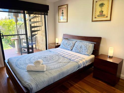 Ένα ή περισσότερα κρεβάτια σε δωμάτιο στο Top Views Retreat