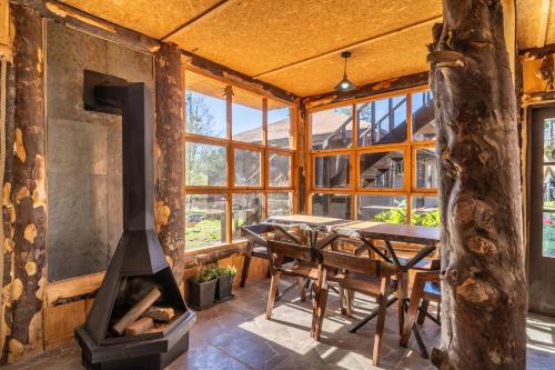 Зображення з фотогалереї помешкання Pucón Rec-Lodge Cabaña Loro Tricahue у місті Пукон