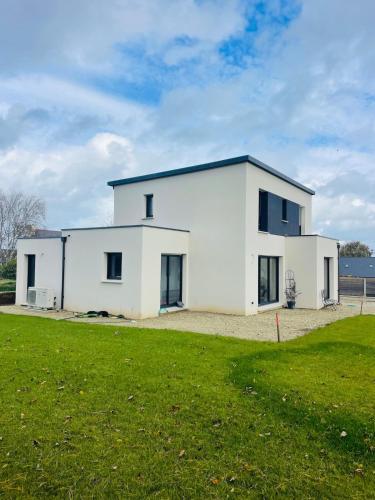 Modern house, comfort and decor 5 people