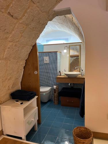 a bathroom with a sink and a toilet at Casa Mola di Bari in Mola di Bari