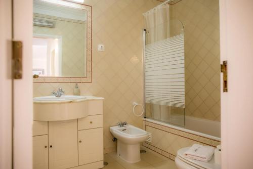 Et badeværelse på B33 - Praia do Vau Apartment