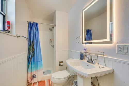 Ένα μπάνιο στο 5 Mi to Golf and Trails North Port Retreat with Pool