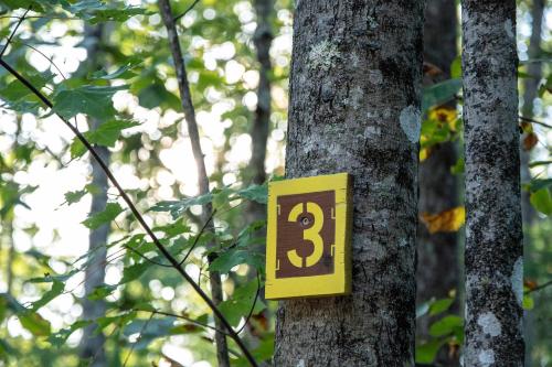 Πιστοποιητικό, βραβείο, πινακίδα ή έγγραφο που προβάλλεται στο Vireo's Nest- Glamping Tent in the Gorge with AC