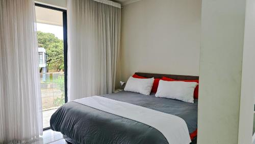 Ένα ή περισσότερα κρεβάτια σε δωμάτιο στο 2 Bed Forest Reserve & Gated community