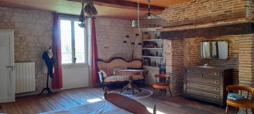 Χώρος καθιστικού στο Chambre d'hôtes Domaine de Laubal