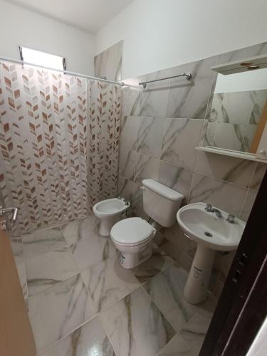 a bathroom with a toilet and a sink at La finca in Fiambalá