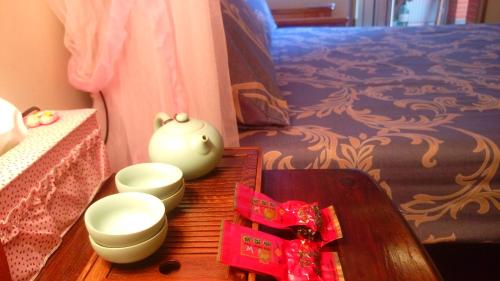 a childs bedroom with a bed and a table with presents at 彼岸古厝民宿-包棟優先--Biiann B&B in Jinning