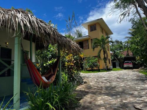 Κήπος έξω από το Natural cabin at Playa Encuentro, Cabarete