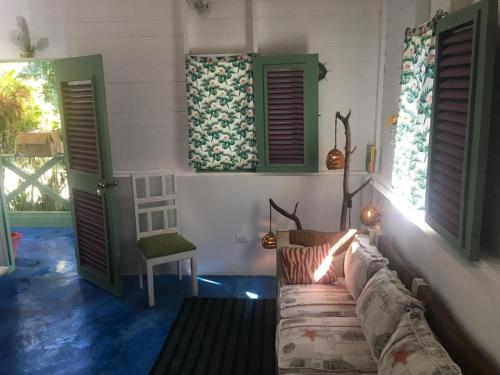 Χώρος καθιστικού στο Natural cabin at Playa Encuentro, Cabarete