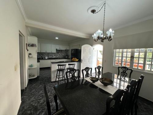 Кухня или мини-кухня в Conforto e Tranquilidade em Santo Antonio do Pinhal
