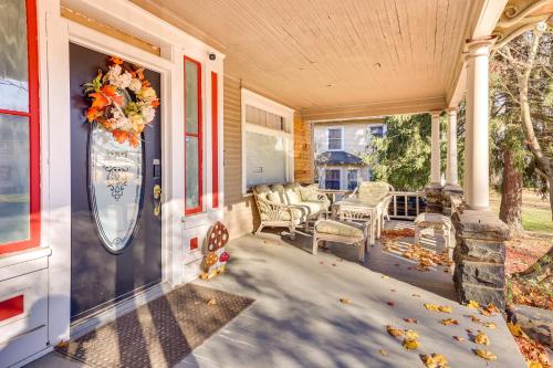 Gallery image of Less Than 1 Mi to Youngstown State Historic Home with Porch in Youngstown