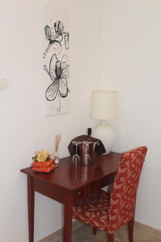 a wooden desk with a chair and a lamp at Albergo Villa Vittoria in Rodi Garganico
