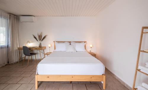 Ένα ή περισσότερα κρεβάτια σε δωμάτιο στο Cap Sounion Seafront Retreat