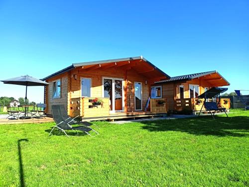 MIODOWE LATO Domki nad morzem z jacuzzi - balia z hydromasażem i basen