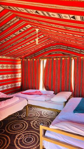 Llit o llits en una habitació de Desert Nights camp